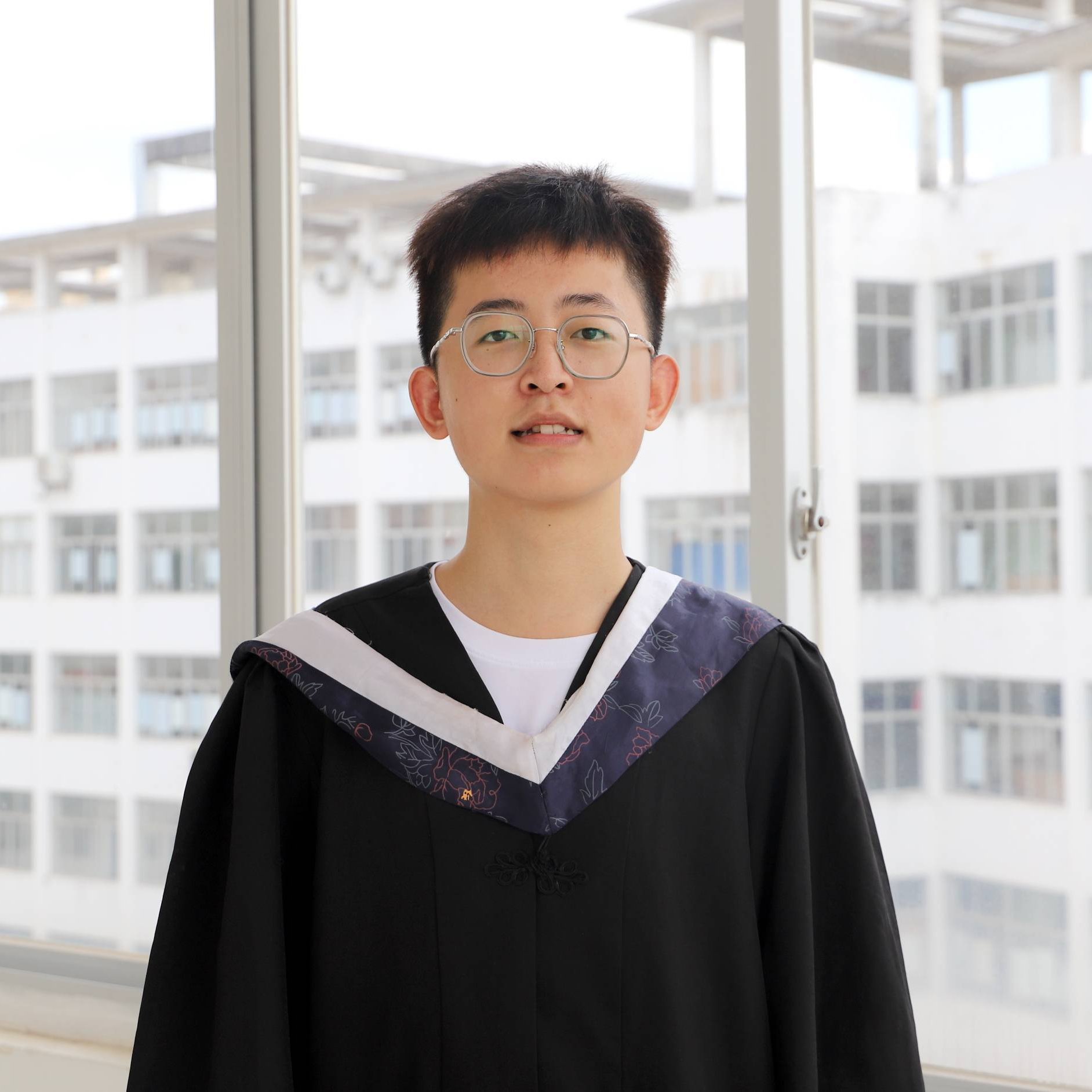 從大專生到研究生，這是屬于他的“來時路