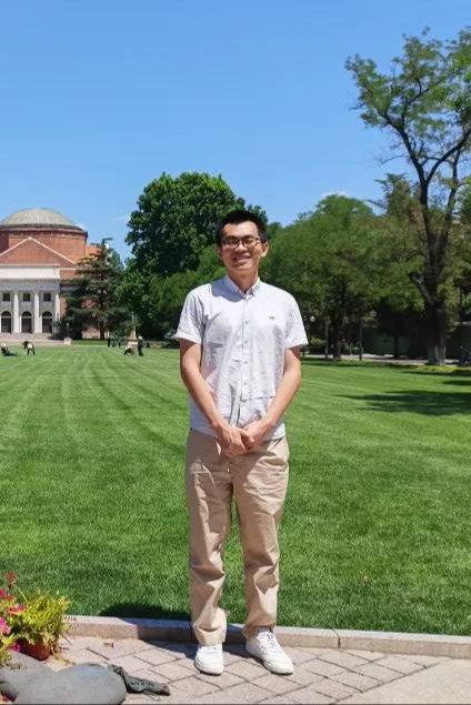 他以絕對理性喚醒學(xué)生對于相對自由的追尋